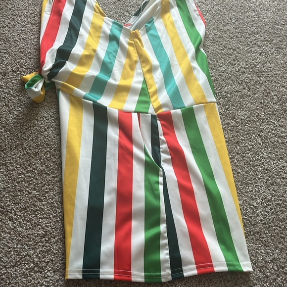 New Never Worn Halter Rainbow Stripe Romper Juniors’ Size M - Picture 6 of 7